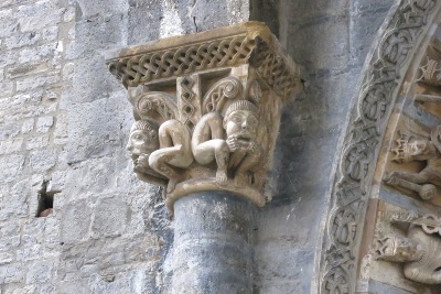 柱頭のロマネスク彫刻