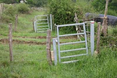 牧場の間のゲート
