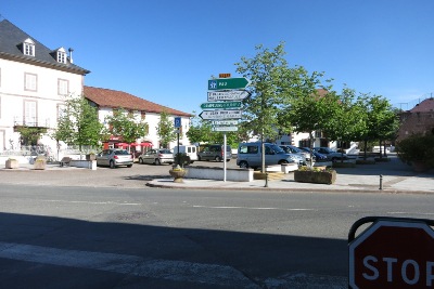 St-Jean-le-Vieux の広場