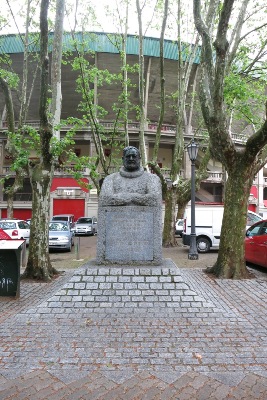 Hemingway の石像