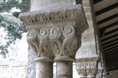 柱頭のロマネスク彫刻