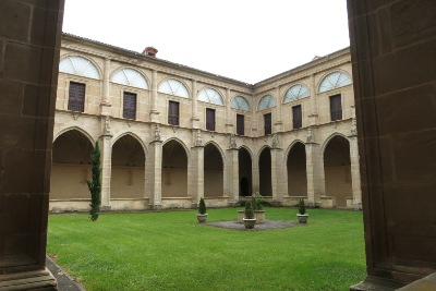 Monasterio de Yuso の中庭