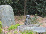 子犬の石像