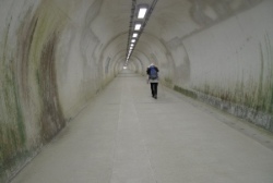 内海の歩行者用トンネル
